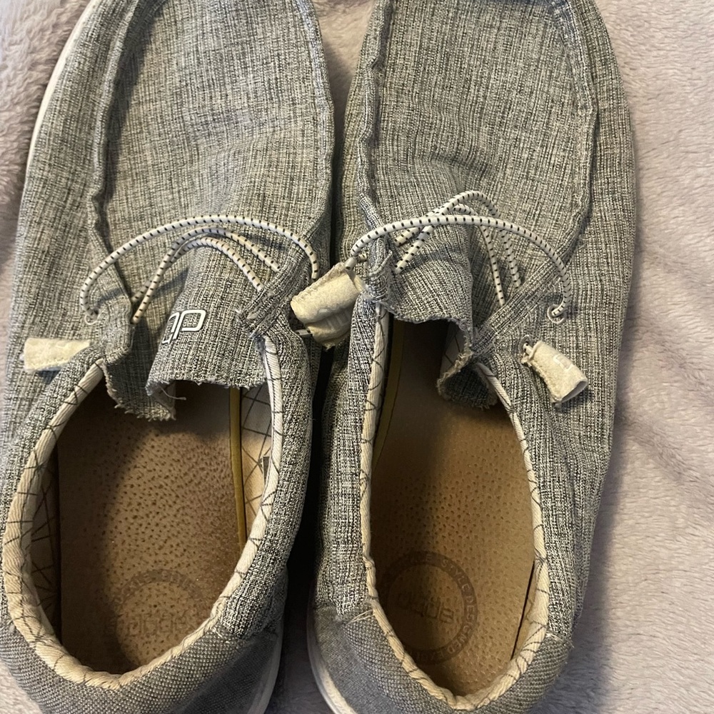 Hey dude Wally linen blizzard sz14
